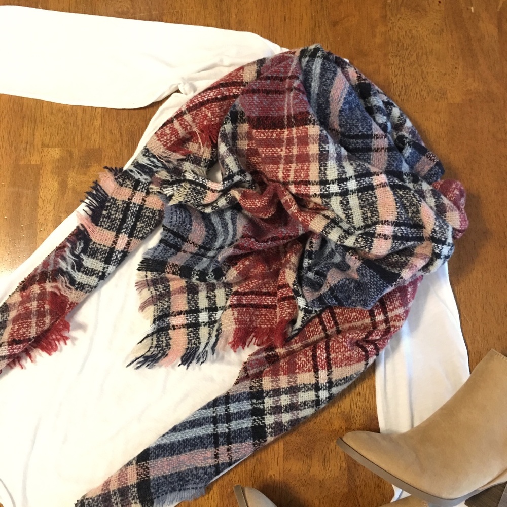 NWT Plaid Blanket Scarf Wrap
